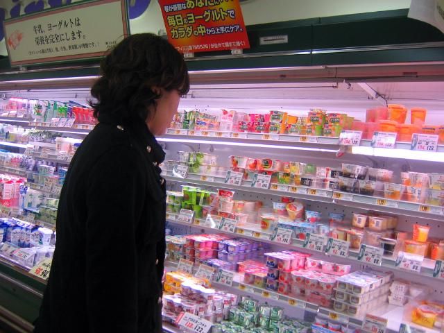 Figure 1. Selección de yogur en la sección de lácteos.