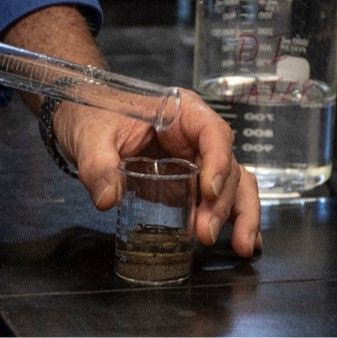 Figure 2. Mix soil and distilled water in a 1:1 ratio by volume.